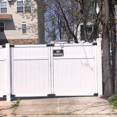 Cozzy Room With Private Entrance And Drive Way New York Bagian luar foto