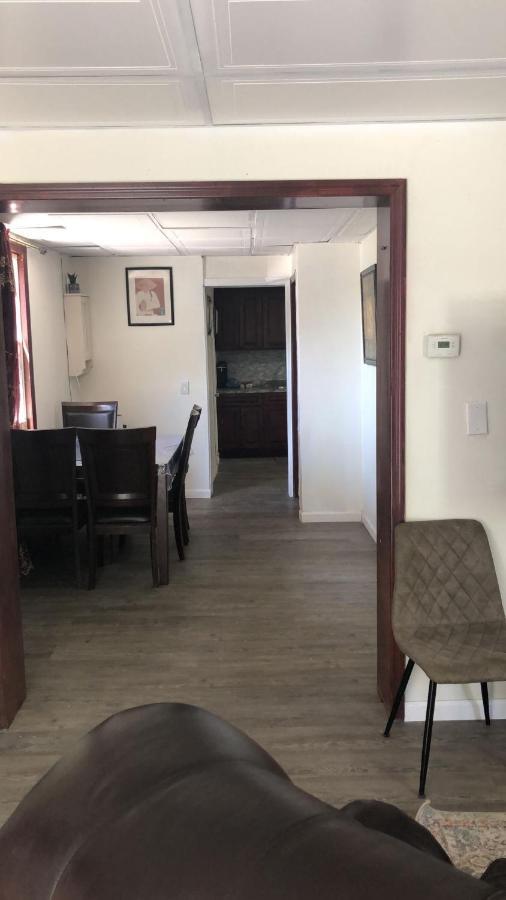 Cozzy Room With Private Entrance And Drive Way New York Bagian luar foto