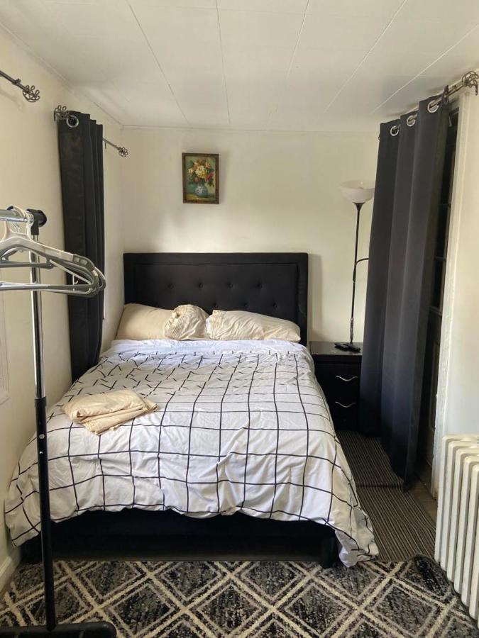 Cozzy Room With Private Entrance And Drive Way New York Bagian luar foto