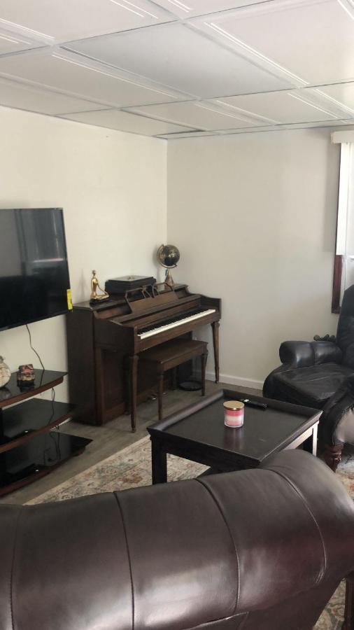 Cozzy Room With Private Entrance And Drive Way New York Bagian luar foto