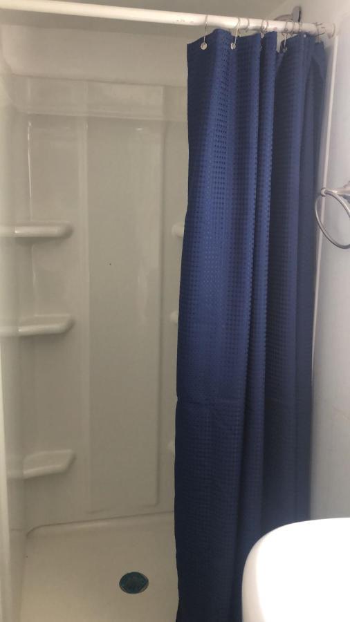 Cozzy Room With Private Entrance And Drive Way New York Bagian luar foto