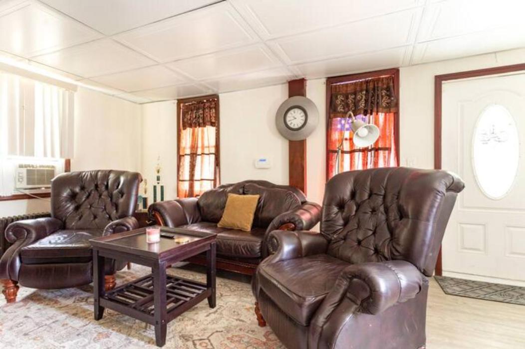 Cozzy Room With Private Entrance And Drive Way New York Bagian luar foto